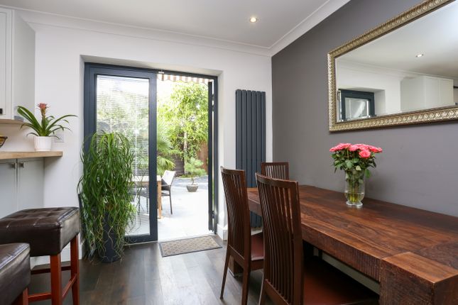 2, Russell Road, Surrey photo 5