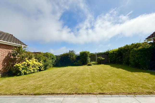 19, Sycamore Avenue, Great Yarmouth photo 2