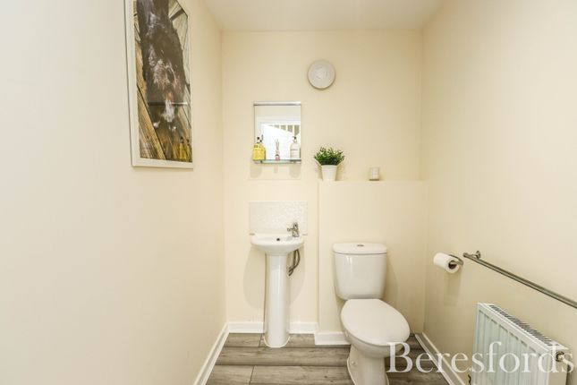 72, Orchard Way, Chelmsford photo 4