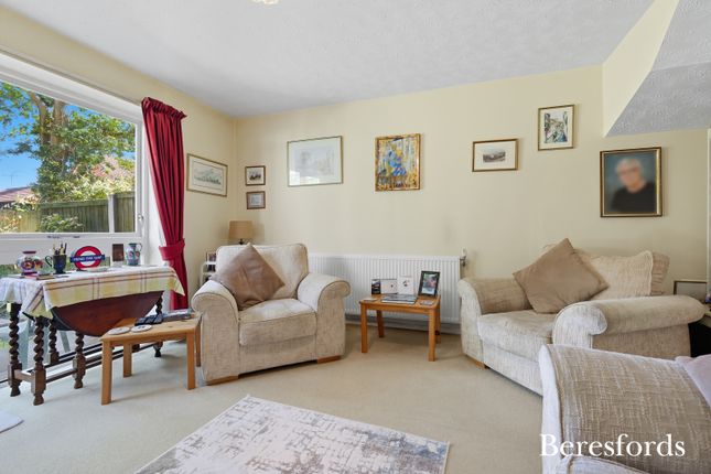 16, Wendover Gardens, Essex photo 3