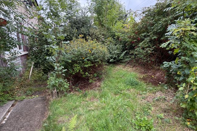 30, Lynfield Drive, Bradford photo 2