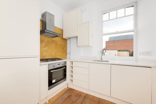 Flat for sale in Chatsworth Way, London