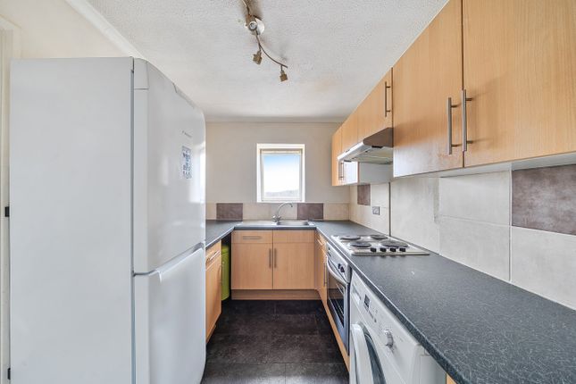 14, Grove Court, Arlesey photo 3
