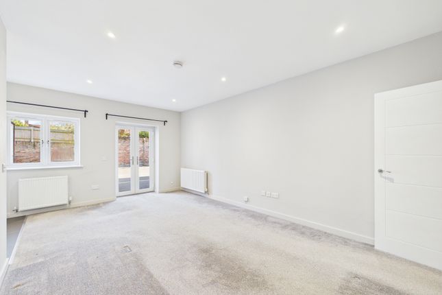Flat 1, 95a Bury Road, Gosport photo 4