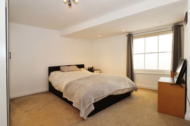 Flat 6, 54, Long Street, Gloucestershire photo 4