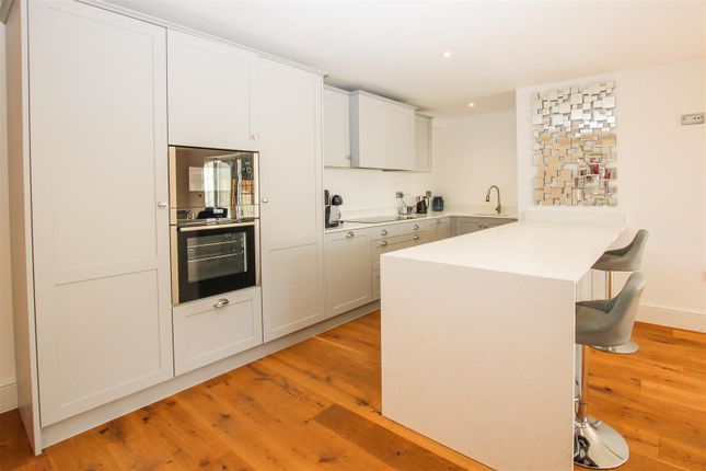 Flat for sale in Shenfield Road, Shenfield, Brentwood