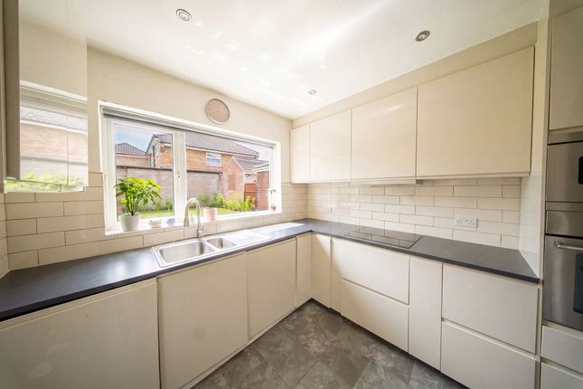 5 Tintern Drive, Altrincham photo 5