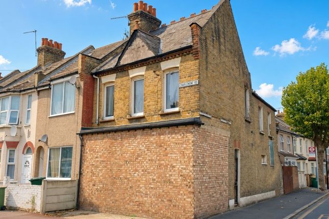 3-bed terraced on Charlemont Road, London, £230,000