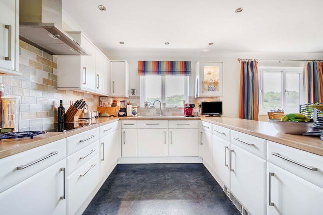 16, Church Lea, Launceston photo 4