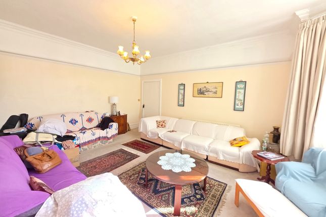81, Chatsworth Road, Greater London photo 2