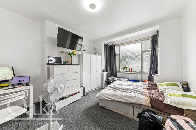 164, Streatham Vale, London photo 2