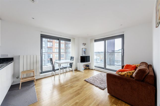 Flat for sale in West Carriage House, Royal Carriage Mews, London