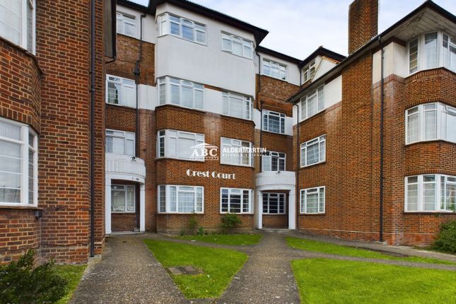 Flat for sale in The Crest, London, London