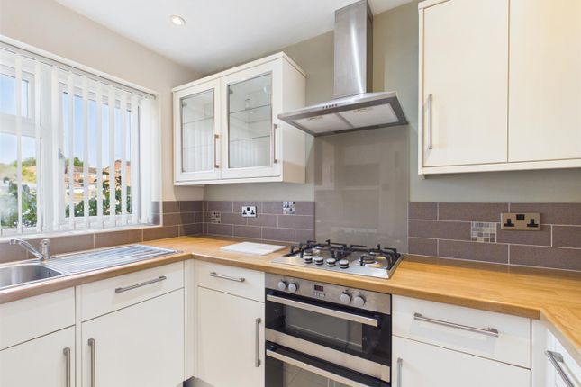 1, Armstrong Close, Leamington Spa photo 3