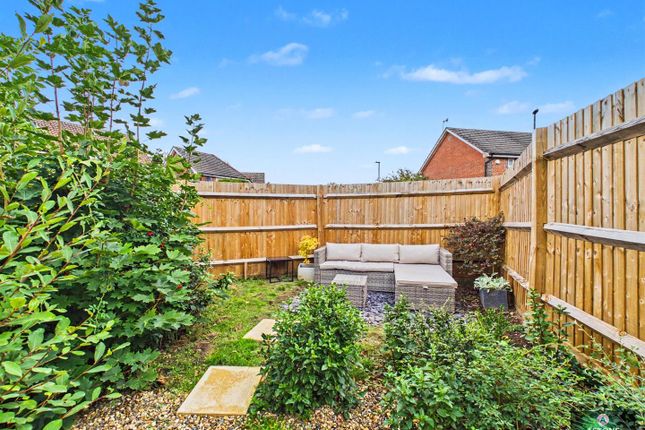 1, Wheeler Road, Crawley photo 3