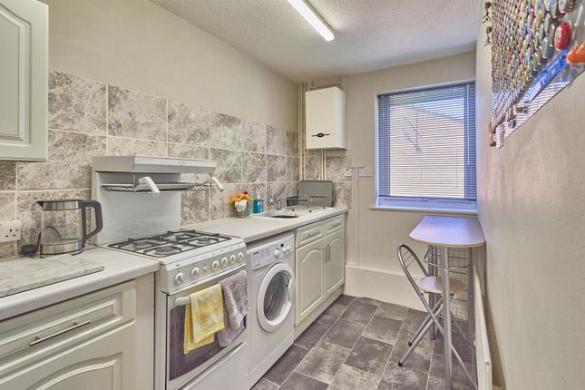 24, Lawnswood, Leicestershire photo 3