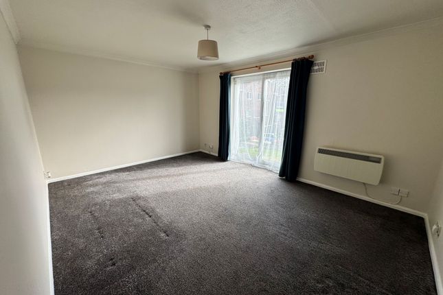 12 Castleview Gardens, High Wycombe photo 2