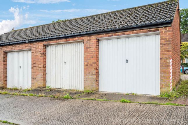 42 Redwood Close, Watford photo 3