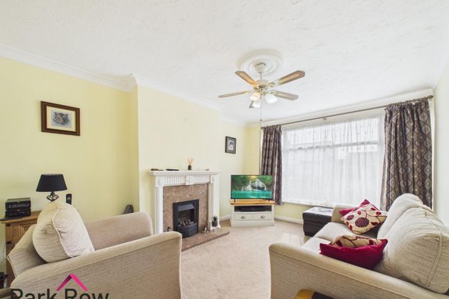 4, Wolsey Croft, Leeds photo 2
