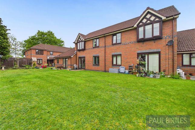 10, Orme Close, Manchester photo 2