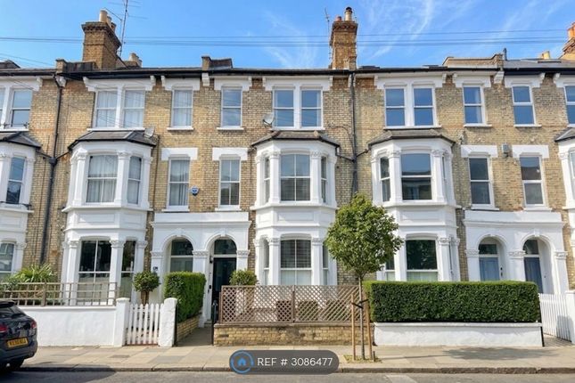 Second Floor Flat Shepherds Bush, London photo 5