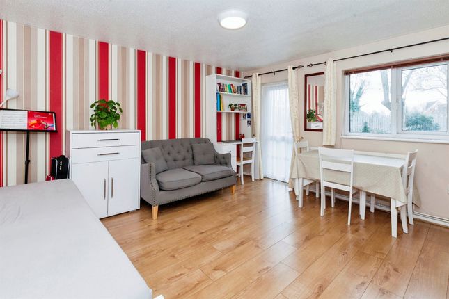 Flat for sale in Victoria Road, Slough