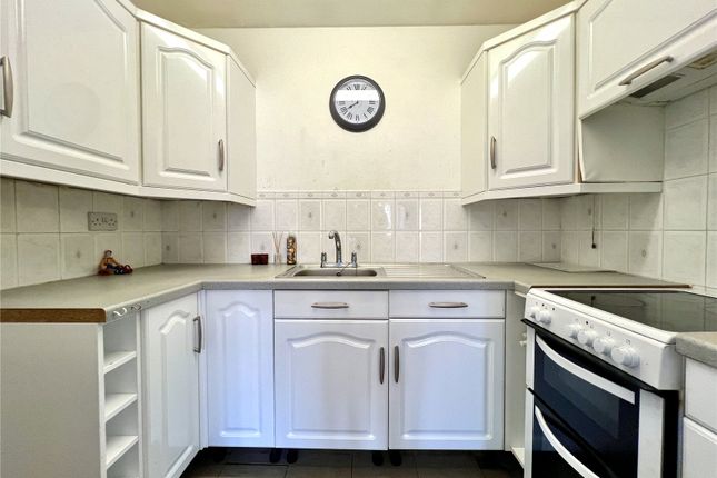 38 Reeve Court,, Tarragon Drive, Surrey photo 3