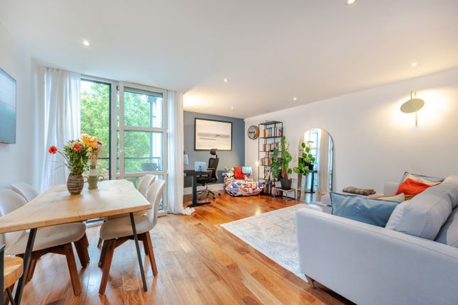 Flat for sale in The Wallpaper Apartments, 142 Offord Road