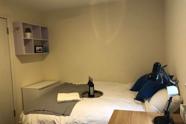 Room to rent in Charter Avenue, Coventry