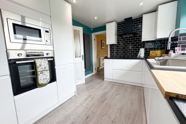 12, Ludlow Crescent, Redcar photo 3