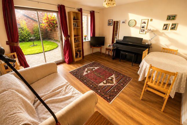 47, Jacobs Meadow, Portishead photo 2