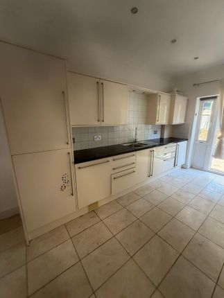 8 Smeaton Road, Chigwell photo 5