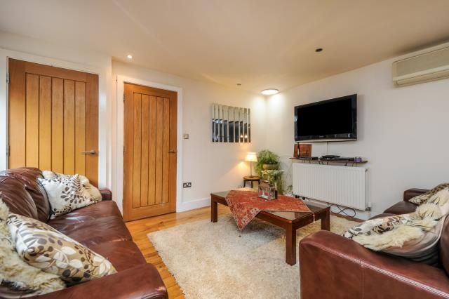 Flat 2 Billings House, Singers Lane, Henley-on-thames photo 4