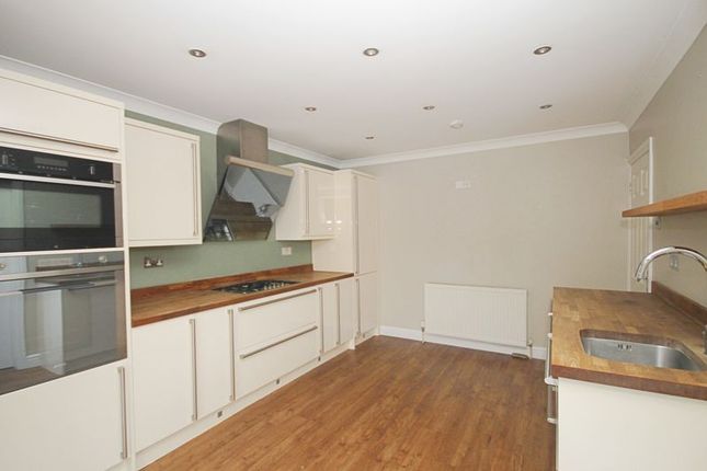37, Ridding Lane, Greenford photo 3