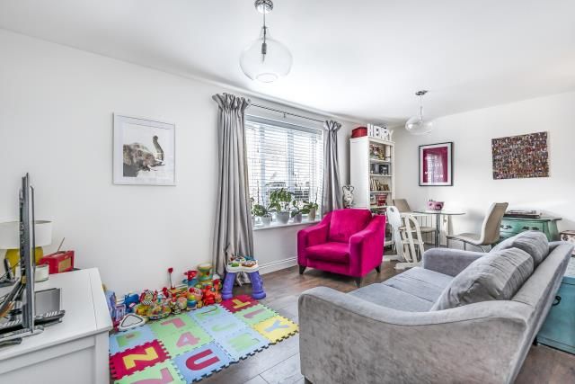 Flat 5, 33, Harvest Way, Witney photo 3