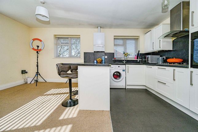 2b, Fern Way, Watford photo 2