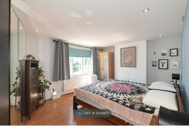 Flat, Wyndham Road, Camberwell photo 2