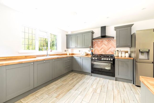 4, Walnut Close, Heathfield photo 2