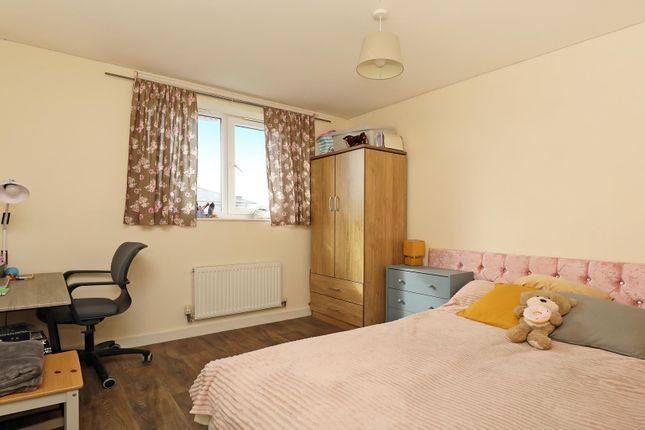 Flat for sale in Broadmead Road, Northolt