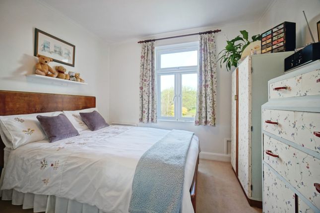 10, Trewithan Terrace, Helston photo 3