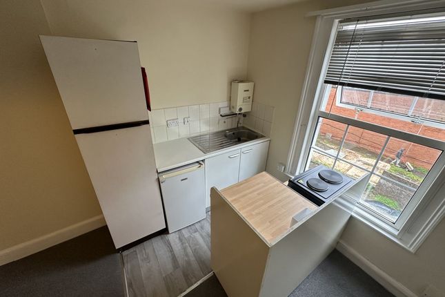 Thumbnail Room to rent in Vernon Place, Cheltenham