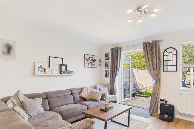 67 Jubilee Close, Lincoln photo 3