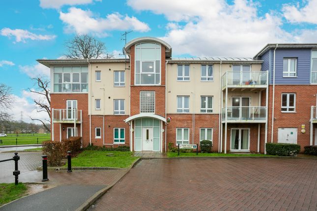Flat for sale in Pumphouse Crescent, Watford, Hertfordshire