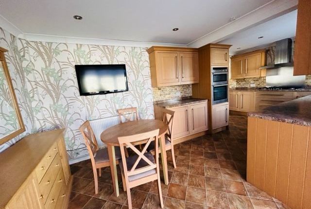 7 Cribbwr Square, Bridgend photo 4