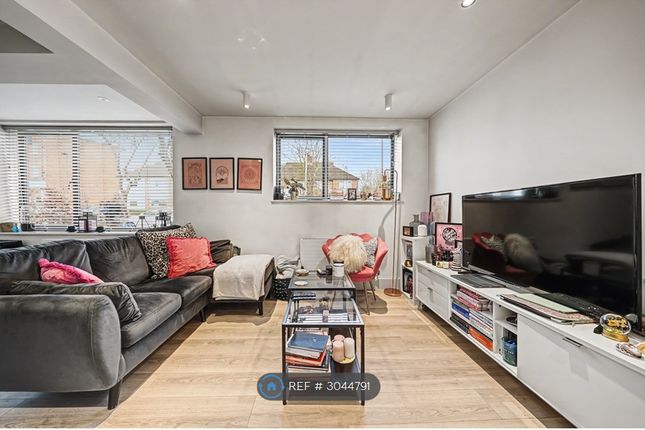 Flat, Mabel Crout Court Lingfield Crescent, London photo 3