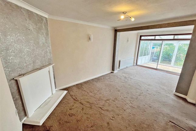 37, Ferguson Avenue, ROMFORD photo 2
