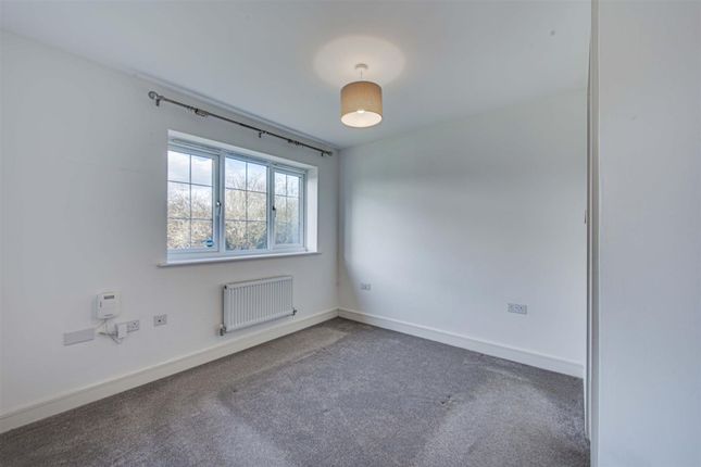 92 Kestrel Close, Congleton photo 4