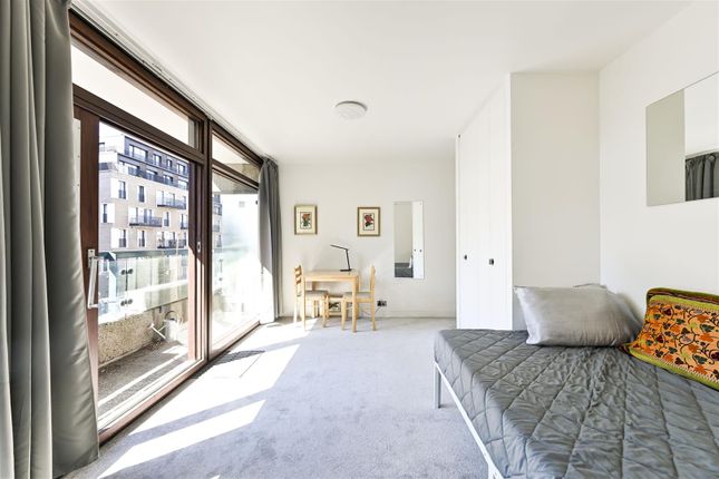 Flat 59, Breton House, London photo 4