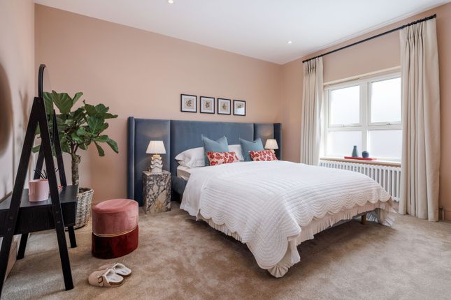 227, Bicknell Way, London photo 2