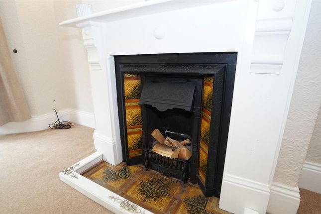 14, Hall Road, Bradford photo 3